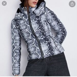 Zara Women’s Black White Snake Print Hooded Puffer Jacket Size Small NWOT